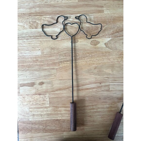 Primitive Black Wire Duck & Heart Rug Beater With Wooden Handle - Picture 1 of 4
